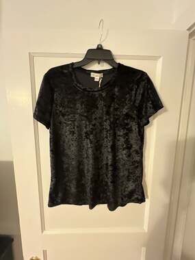 Aunt Wanda Women's Black Crushed Velvet Short Sleeve Crew Neck T-Shirt